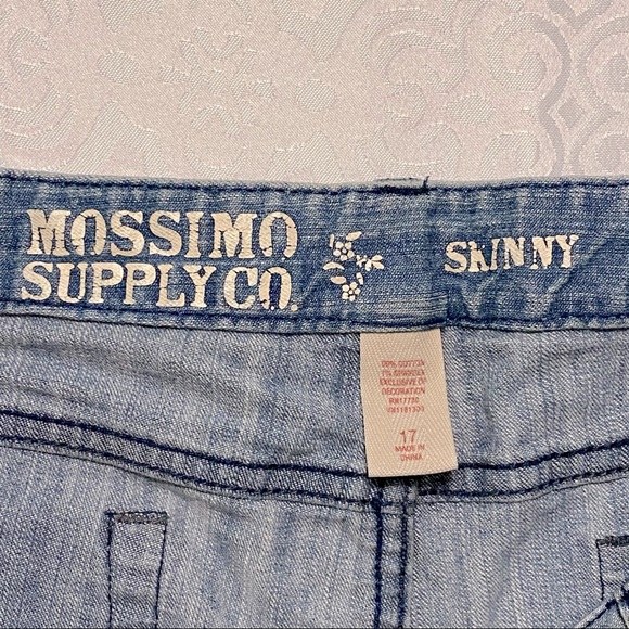 Light Washed Jeans - Picture 7 of 8